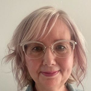 Meet your Posher, Lorie